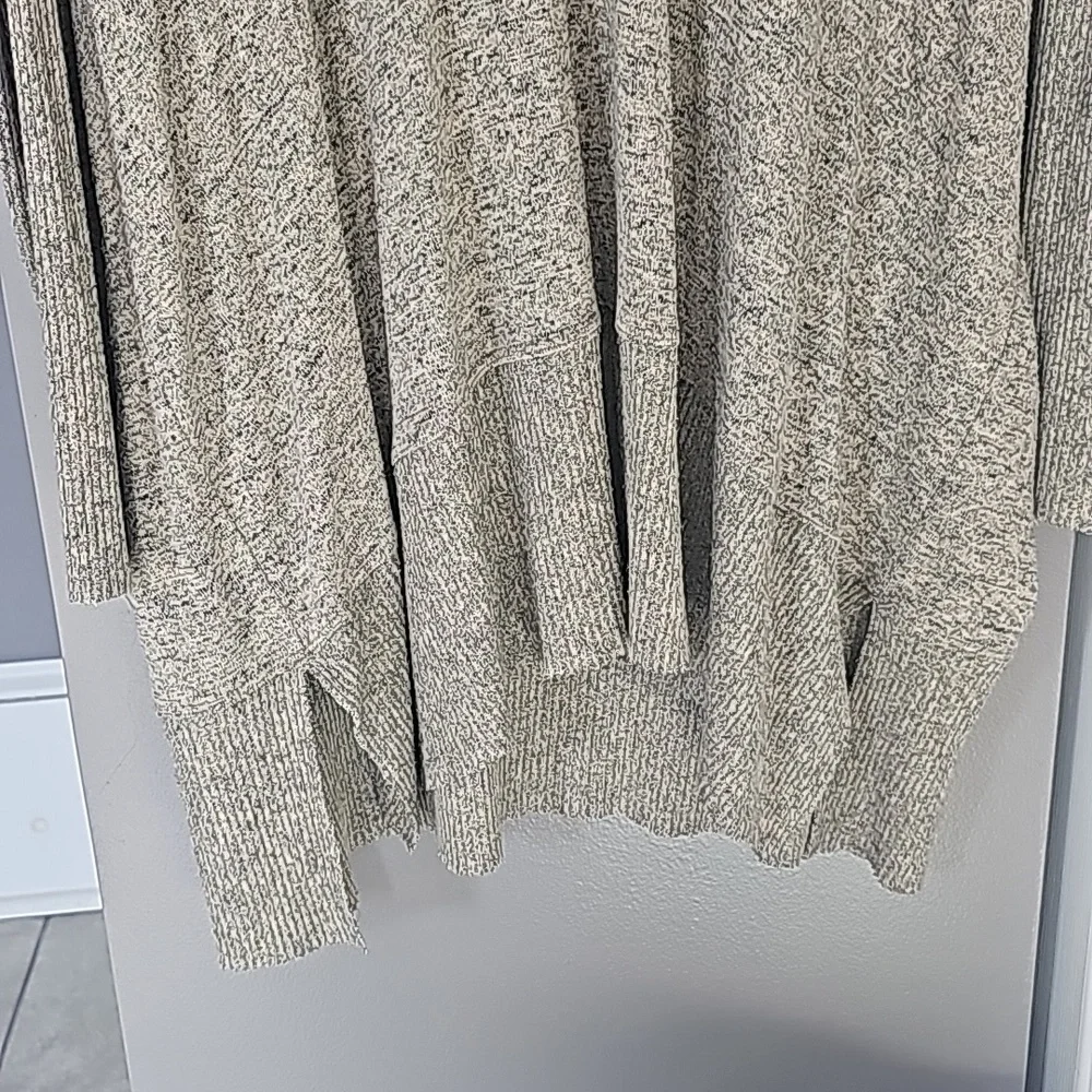 Sweater - Picture 3 of 4